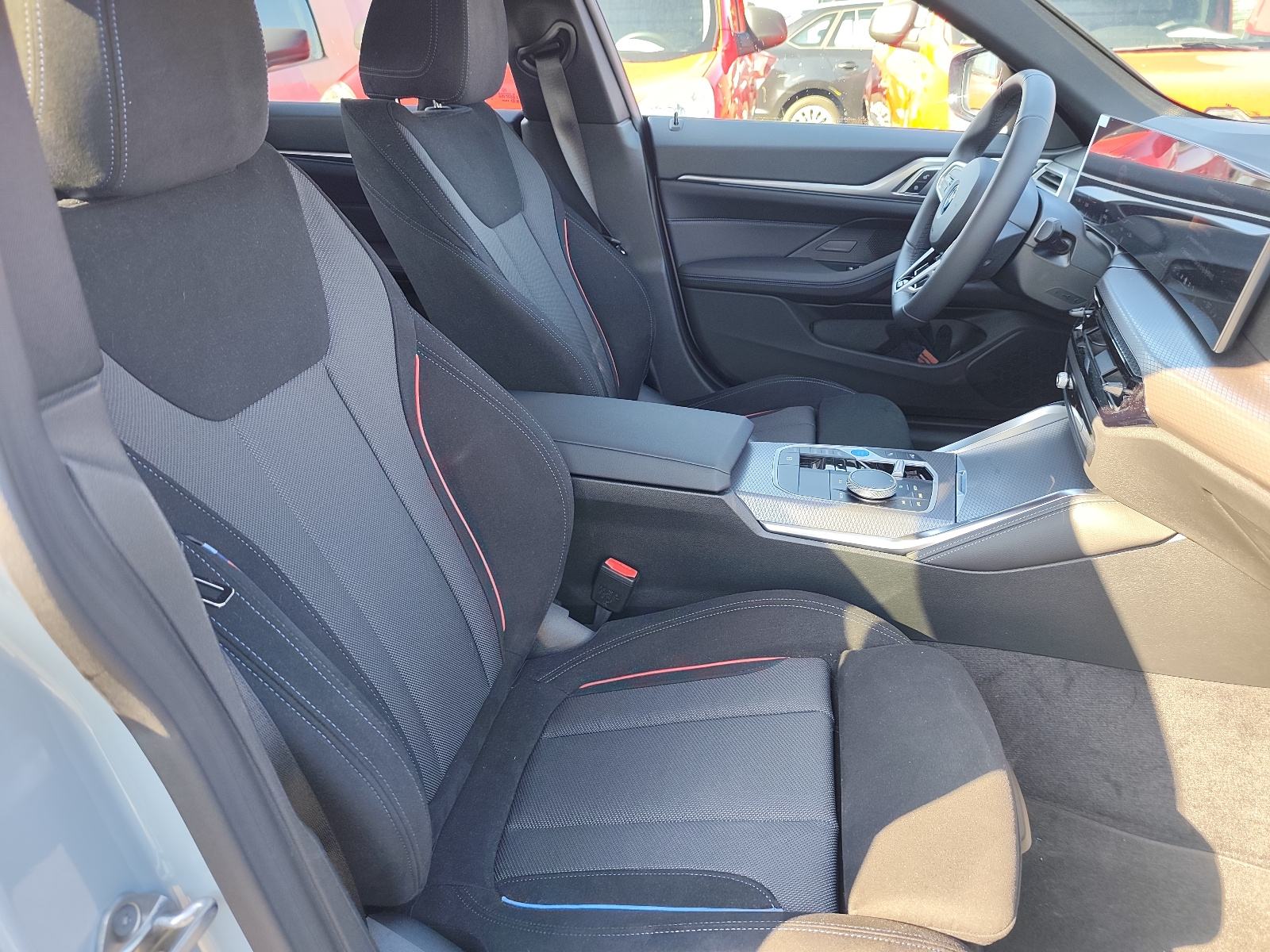 BMW i4 edrive40 ,M-Paket, NOVO ,450km,Garancija ,reg 02/2027, fotografija 13