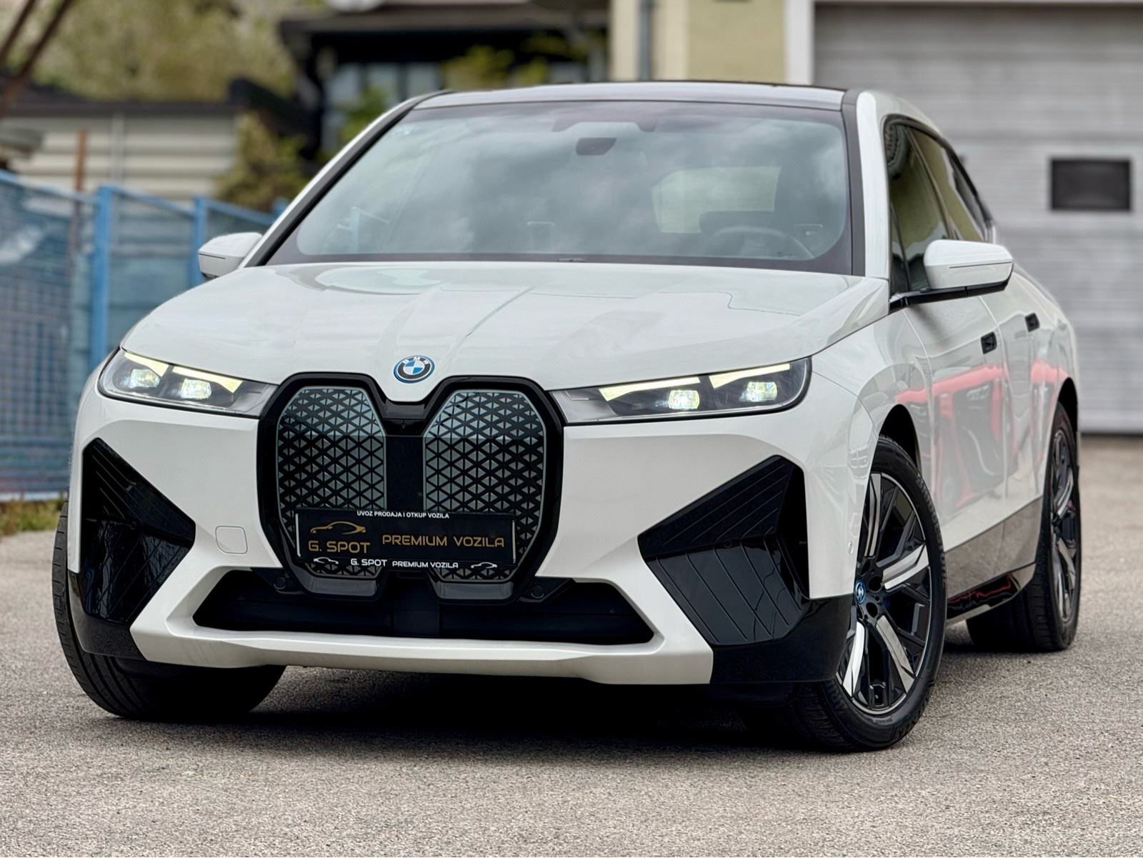 BMW iX 50E 111.5 KWH *X DRIVE*525KS*550KM DOMET*FUL FUL OPREMA*U PDVU*, pogled izvana - slika 1
