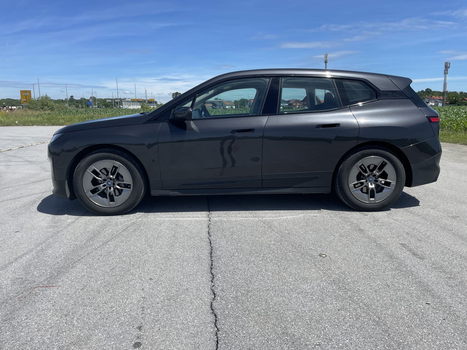 BMW iX xDrive40 2022, 67700km, Jamstvo, Top stanje, pogled izvana - slika 3