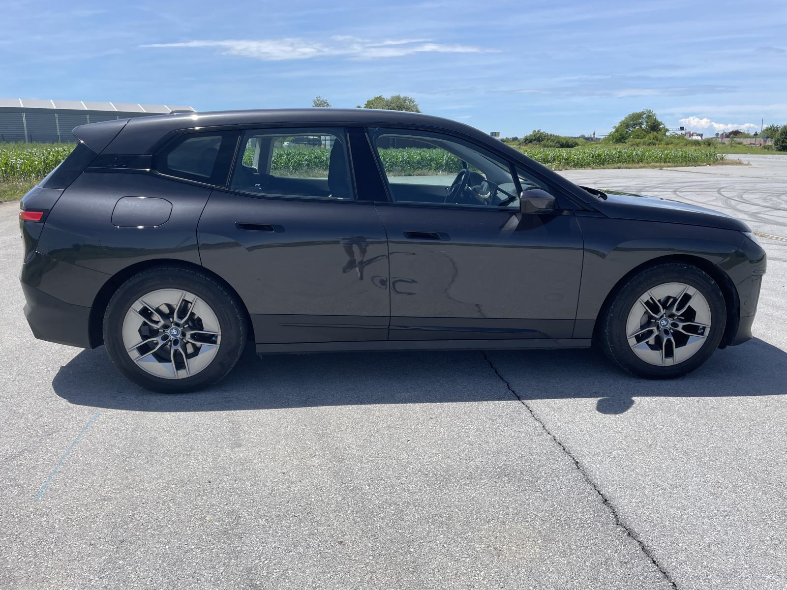 BMW iX xDrive40 2022, 67700km, Jamstvo, Top stanje, pogled izvana - slika 4