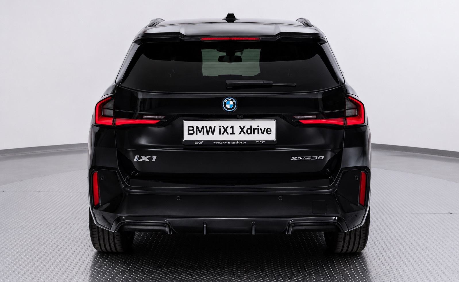 BMW iX1 xDrive30 automatik, pogled izvana - slika 2