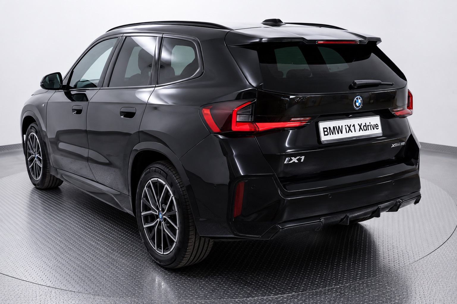BMW iX1 xDrive30 automatik, pogled izvana - slika 4