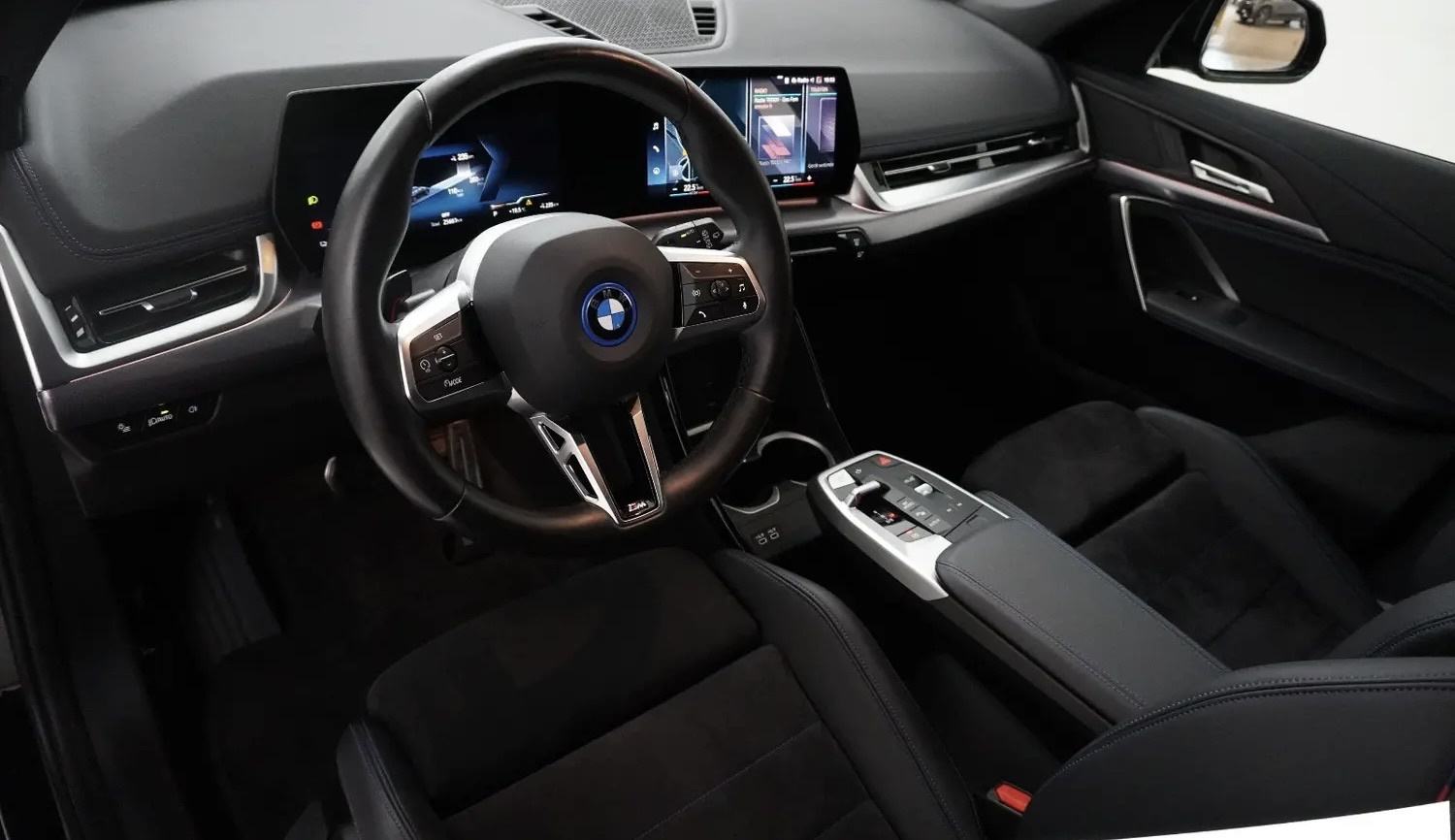 BMW iX1 xDrive30 automatik, fotografija 8