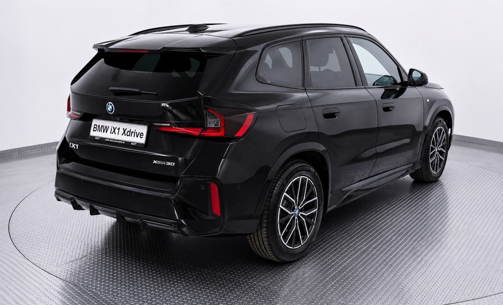 BMW iX1 xDrive30 automatik, pogled izvana - slika 3