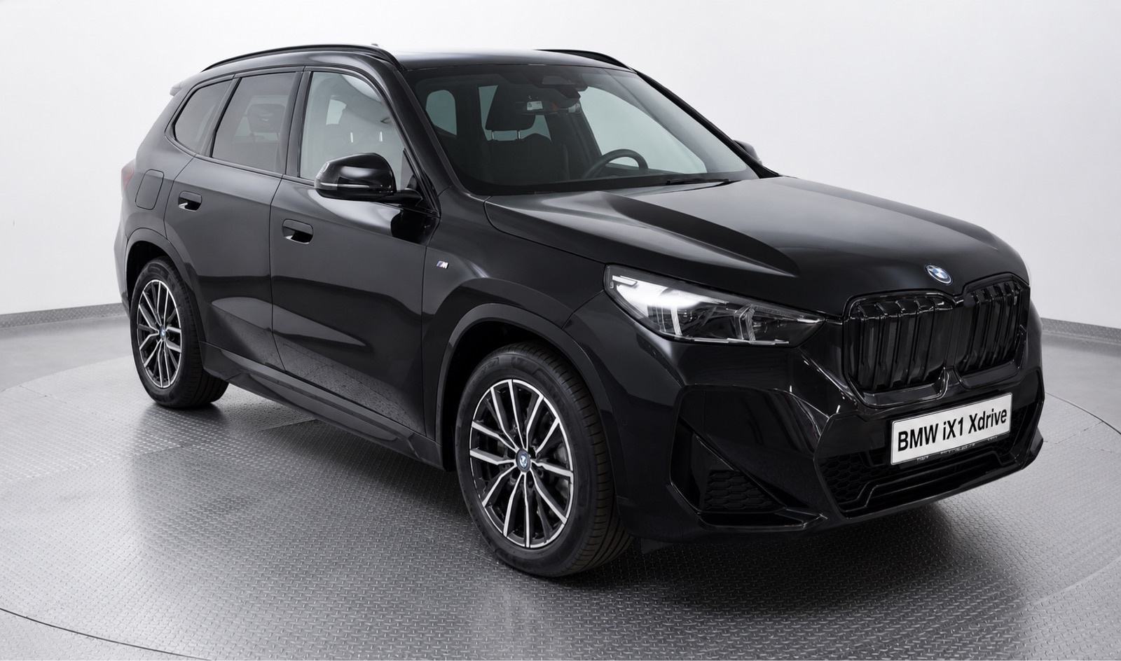 BMW iX1 xDrive30 automatik, pogled izvana - slika 5