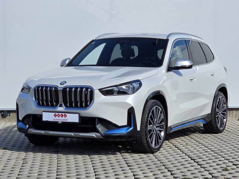 BMW iX1 xDrive30, pogled izvana - slika 1