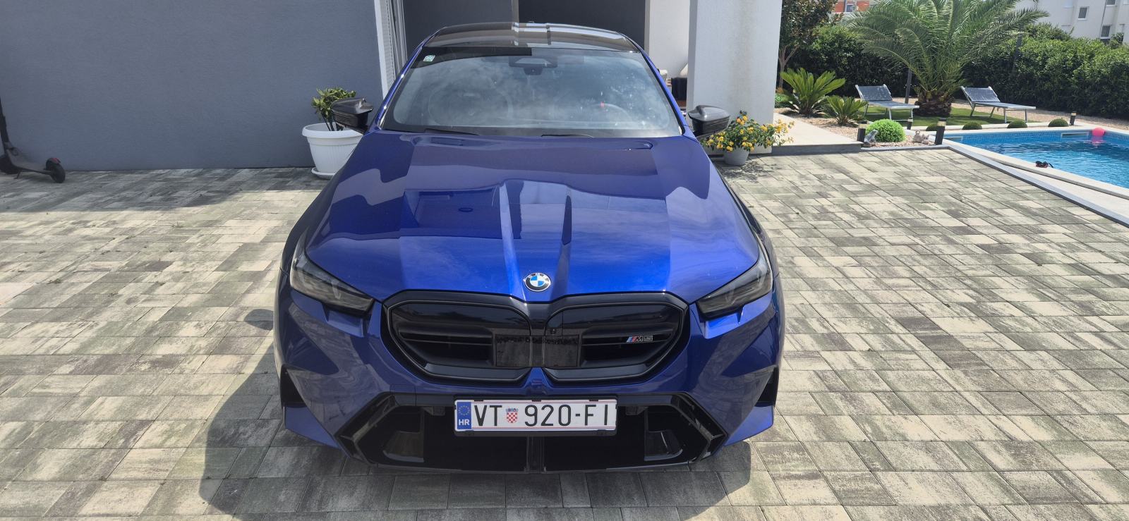 BMW M5 xDrive -CARBON-B&W-360"-U PDV-U-GARANCIJA-ICONIC GLOW, fotografija 4