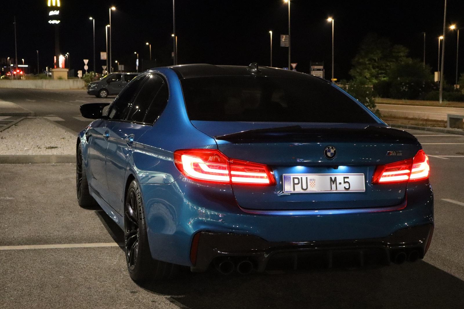 BMW M5 Individual --2017g.--144.000km--FULL MAXX OPREMA--, pogled izvana - slika 3