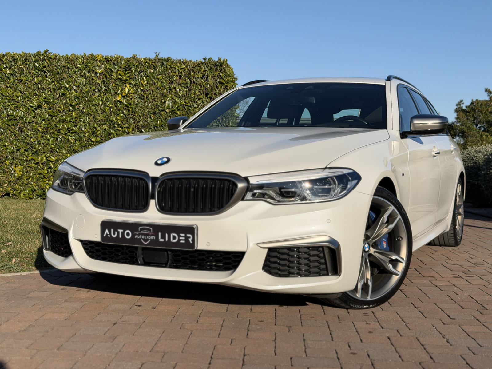 BMW M550d xDrive Touring Lane/Kam/ACC/HUD/Pano, pogled izvana - slika 1