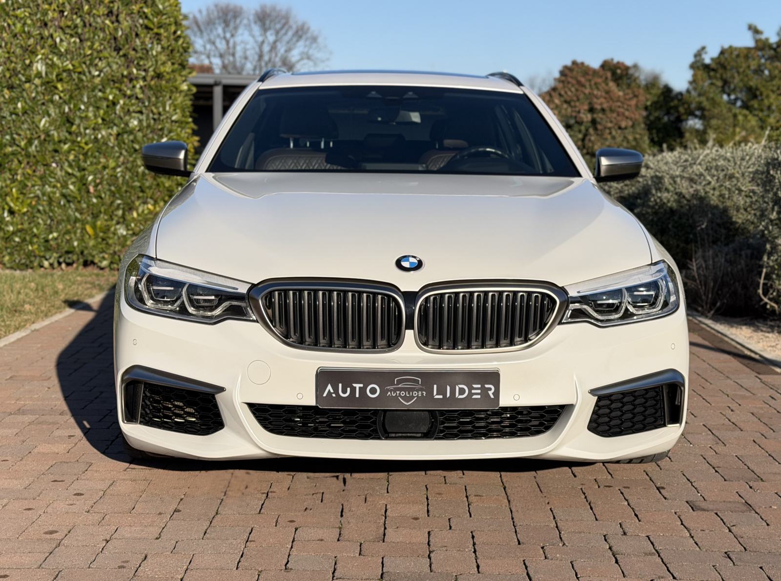 BMW M550d xDrive Touring Lane/Kam/ACC/HUD/Pano, pogled izvana - slika 3