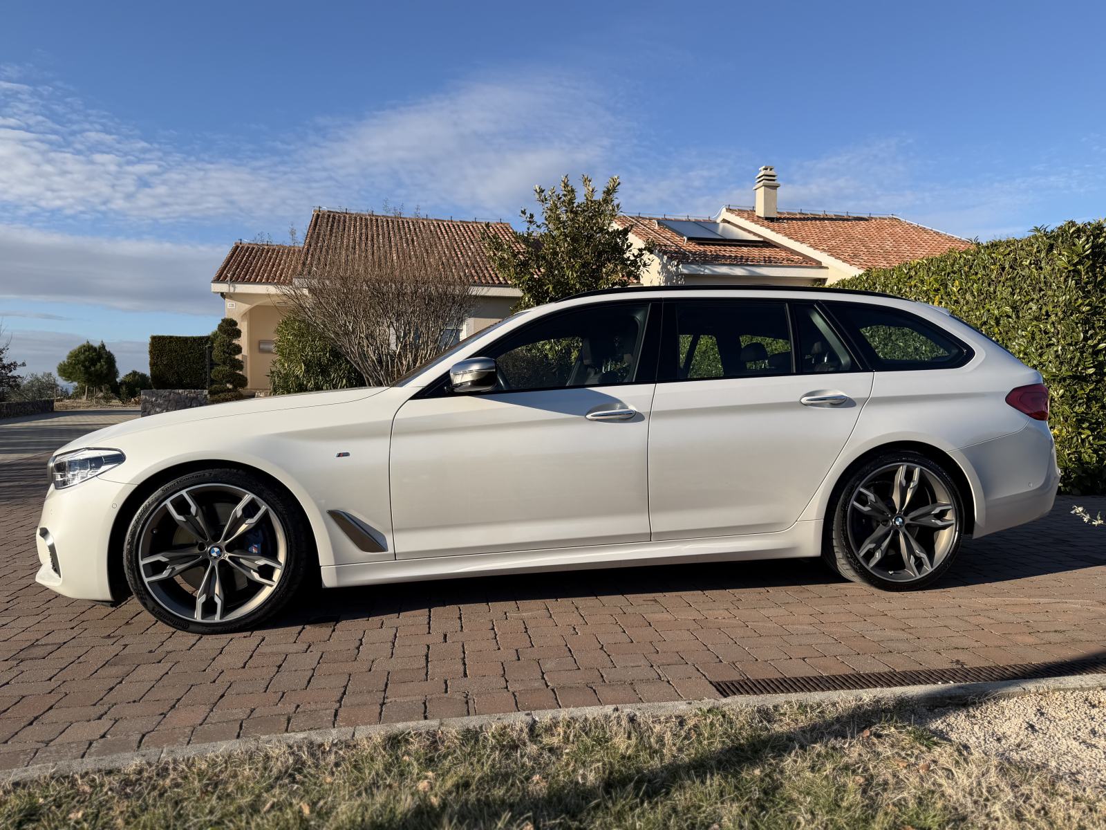 BMW M550d xDrive Touring Lane/Kam/ACC/HUD/Pano, pogled izvana - slika 4