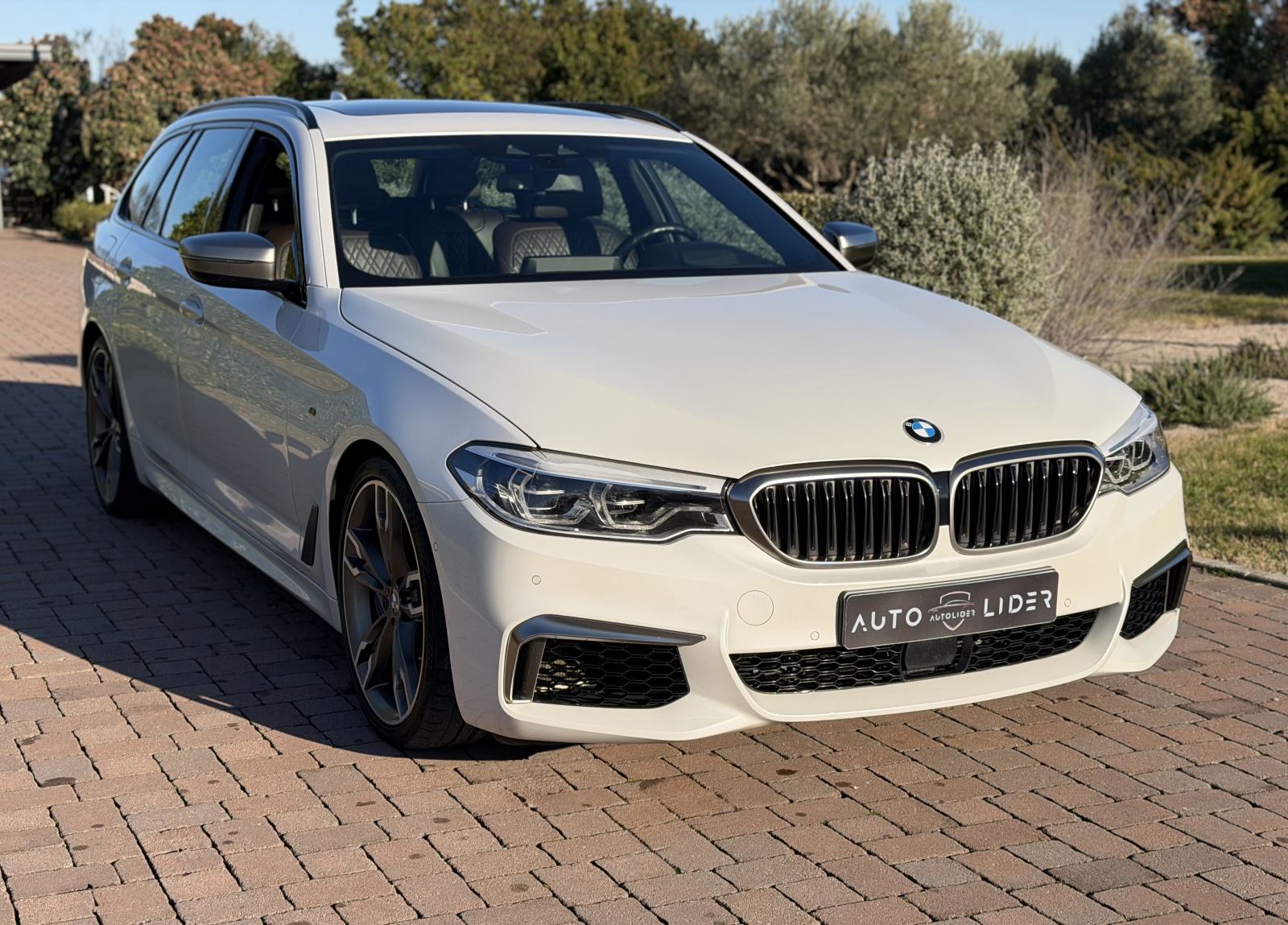 BMW M550d xDrive Touring Lane/Kam/ACC/HUD/Pano, pogled izvana - slika 2