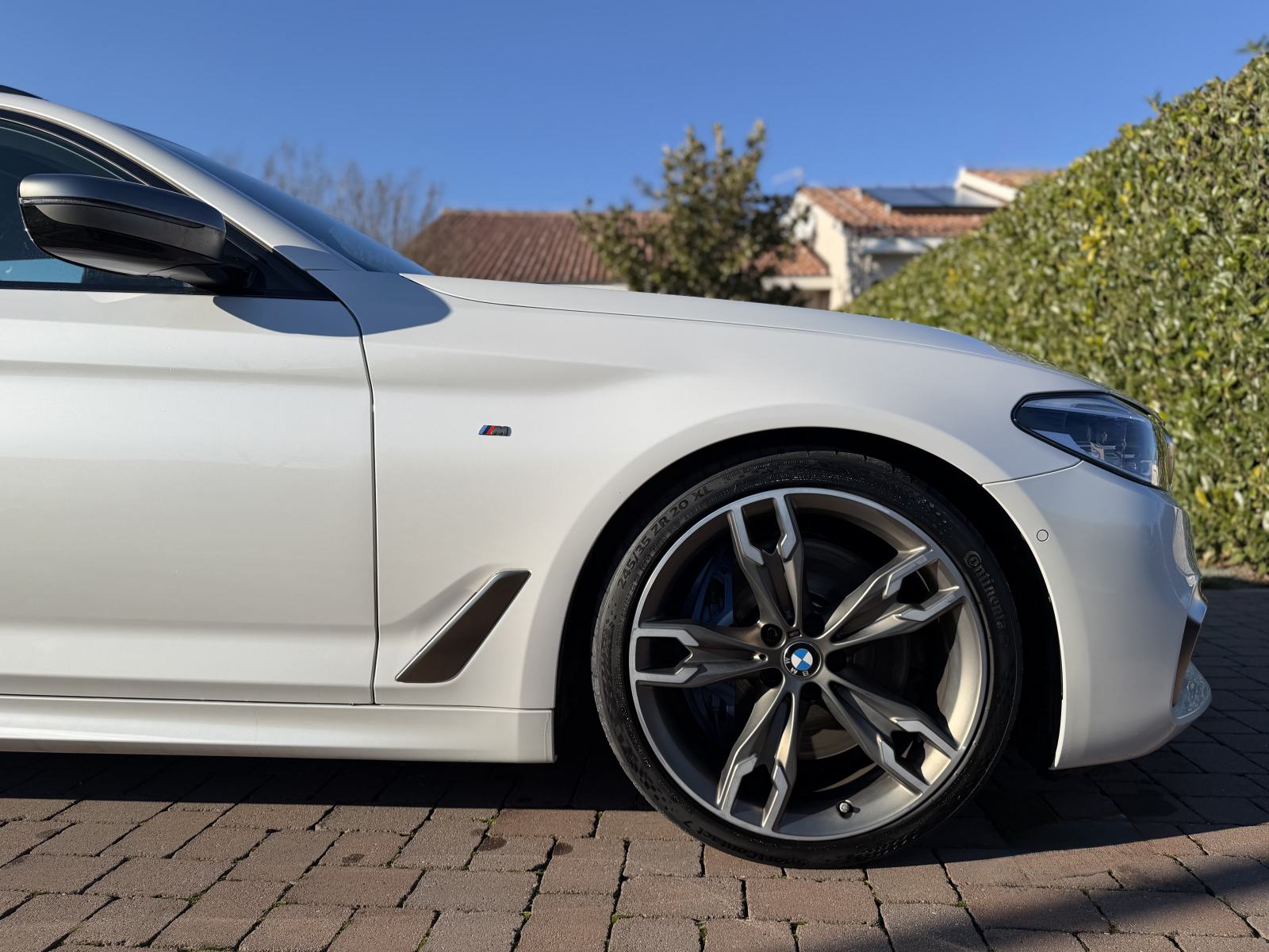 BMW M550d xDrive Touring Lane/Kam/ACC/HUD/Pano, fotografija 10