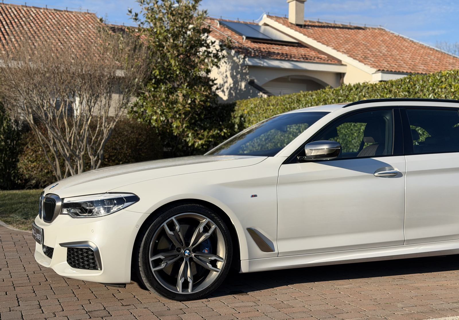 BMW M550d xDrive Touring Lane/Kam/ACC/HUD/Pano, fotografija 8