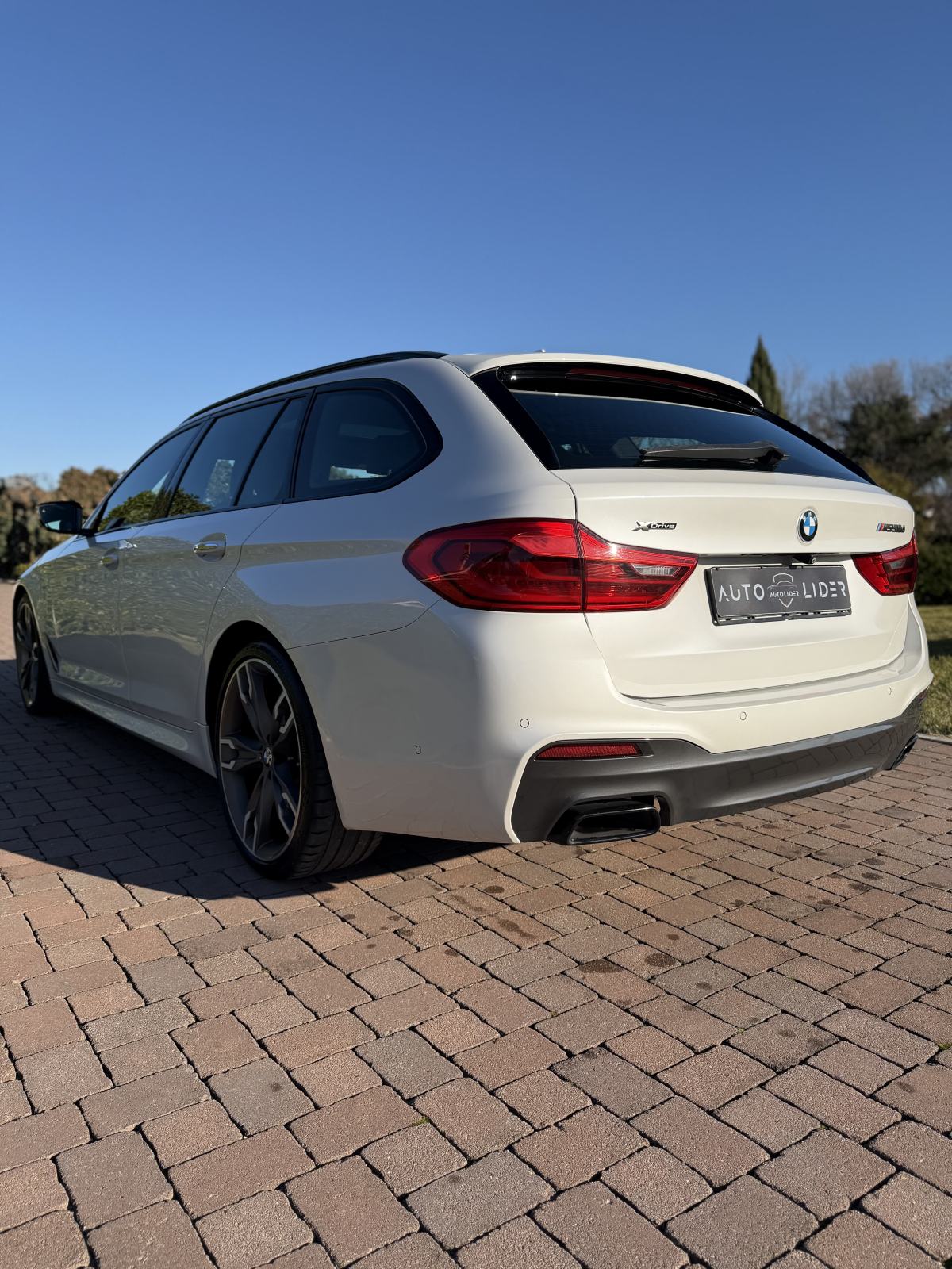 BMW M550d xDrive Touring Lane/Kam/ACC/HUD/Pano, pogled izvana - slika 5