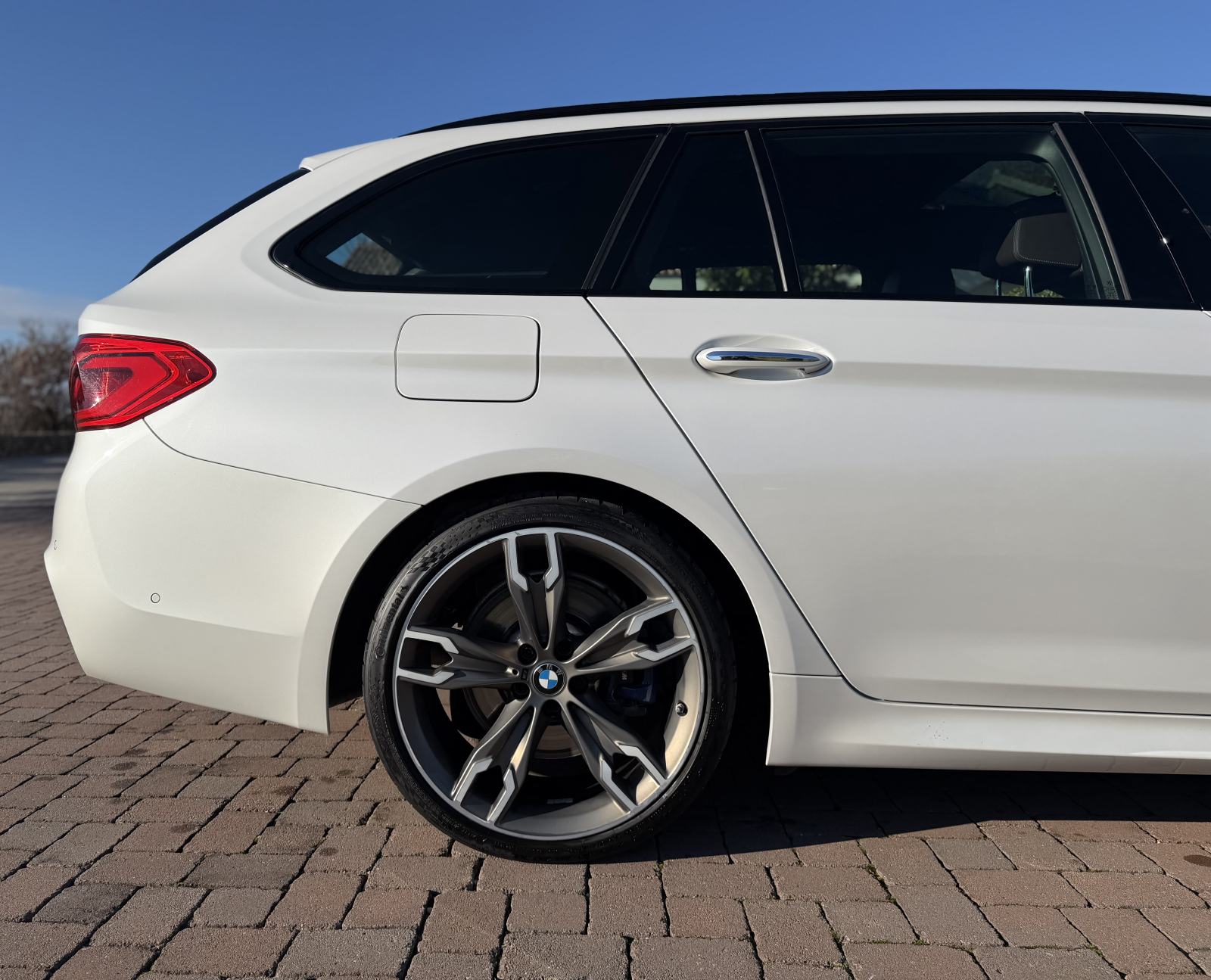 BMW M550d xDrive Touring Lane/Kam/ACC/HUD/Pano, fotografija 9