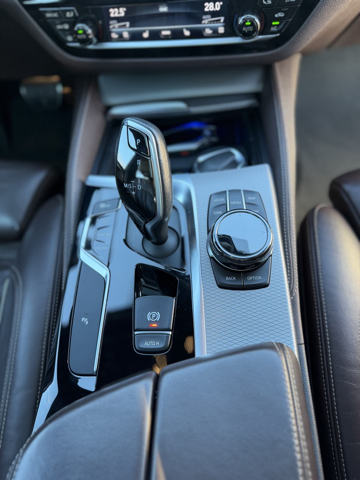 BMW M550d xDrive Touring Lane/Kam/ACC/HUD/Pano, fotografija 16