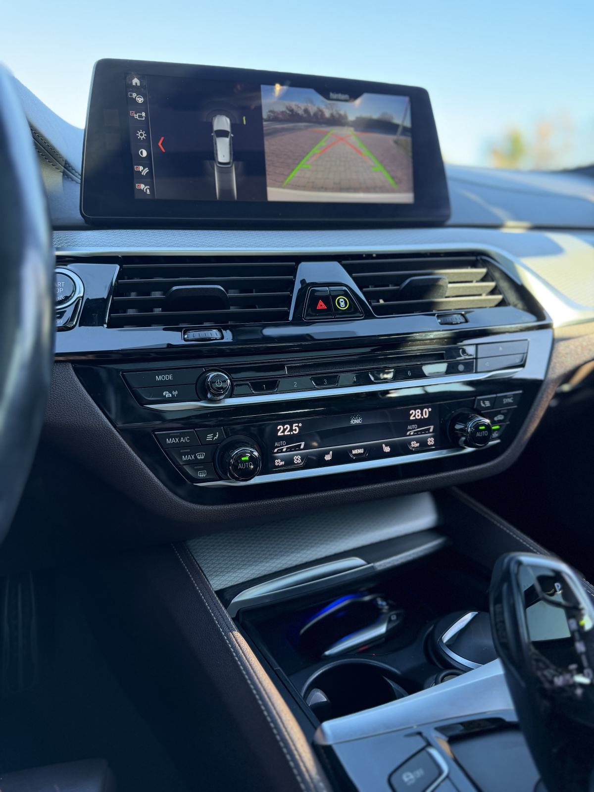 BMW M550d xDrive Touring Lane/Kam/ACC/HUD/Pano, fotografija 18
