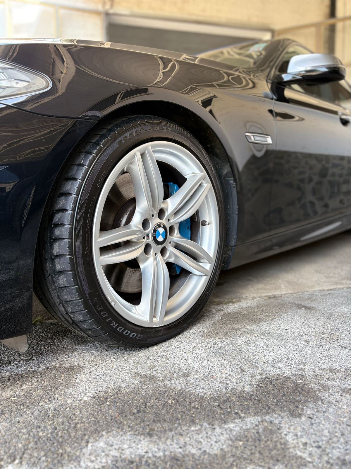 BMW M550d M-PAKET KLIMA U 3 ZONE F1 KOŽA SERVIS NOVE GUME REG 07/27, pogled izvana - slika 3