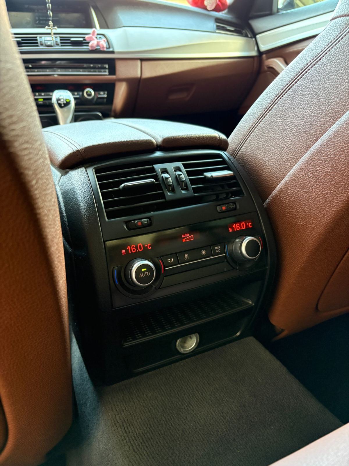 BMW M550d M-PAKET KLIMA U 3 ZONE F1 KOŽA SERVIS NOVE GUME REG 07/27, fotografija 16