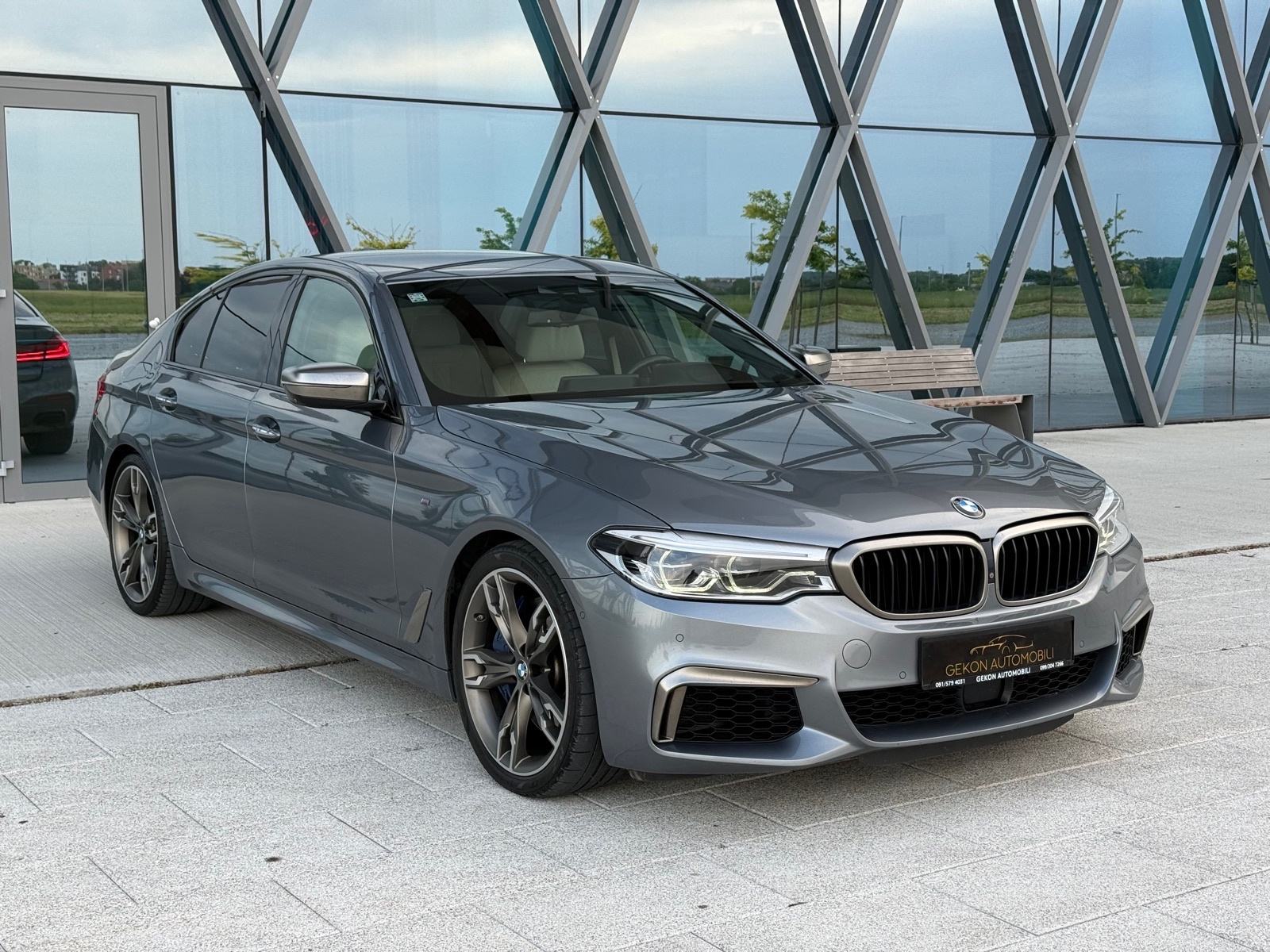 BMW M550i 4.4 V8 INDIVIDUAL,FULL OPREMA,SERVISNA,REG11/26,JAMSTVO, fotografija 7