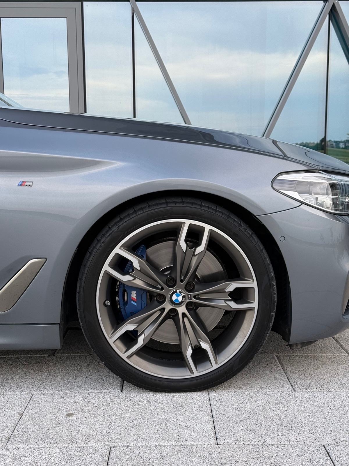 BMW M550i 4.4 V8 INDIVIDUAL,FULL OPREMA,SERVISNA,REG11/26,JAMSTVO, fotografija 8
