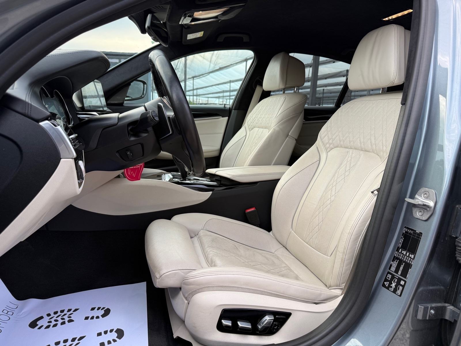 BMW M550i 4.4 V8 INDIVIDUAL,FULL OPREMA,SERVISNA,REG11/26,JAMSTVO, fotografija 10