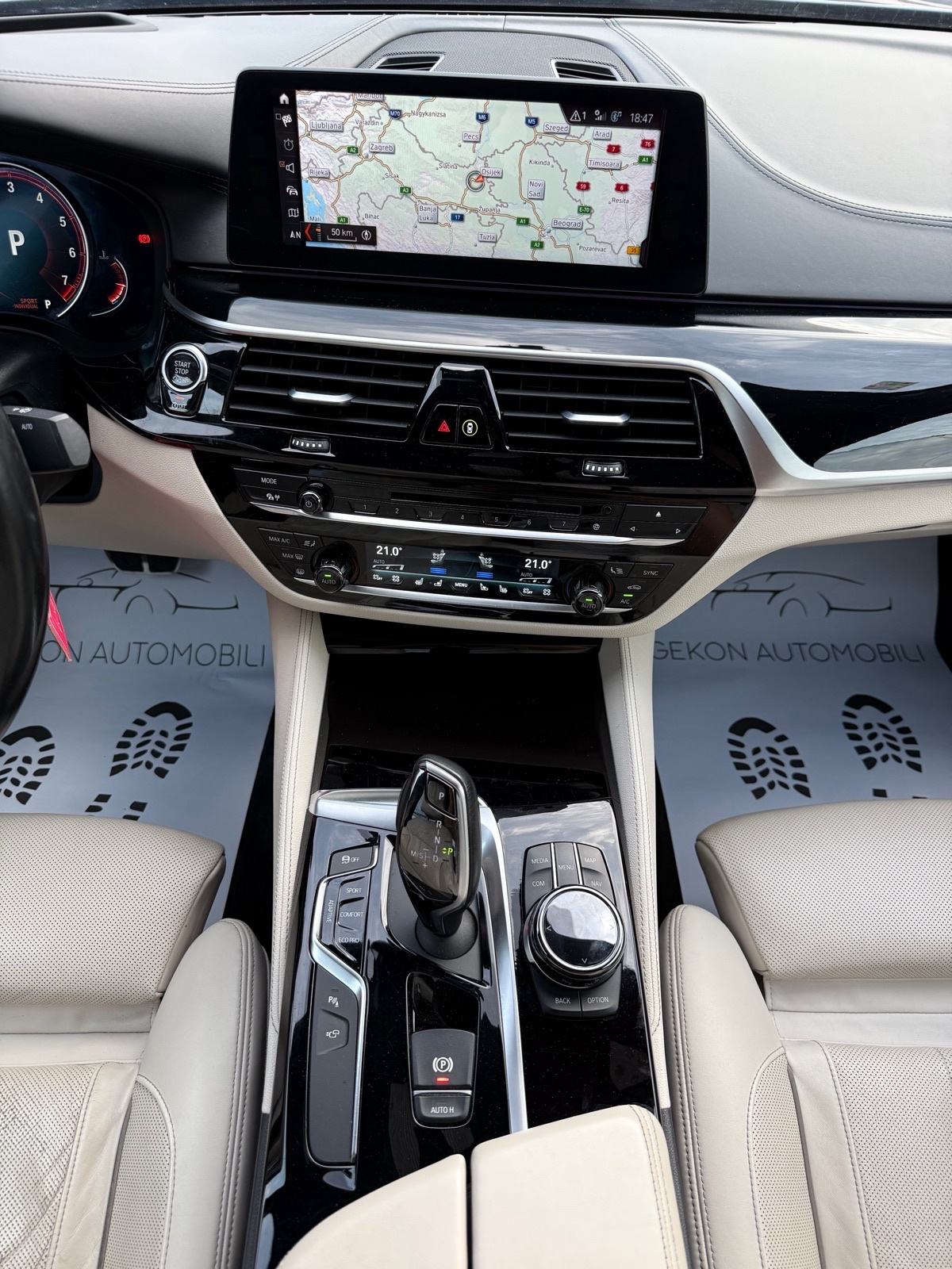 BMW M550i 4.4 V8 INDIVIDUAL,FULL OPREMA,SERVISNA,REG11/26,JAMSTVO, fotografija 13