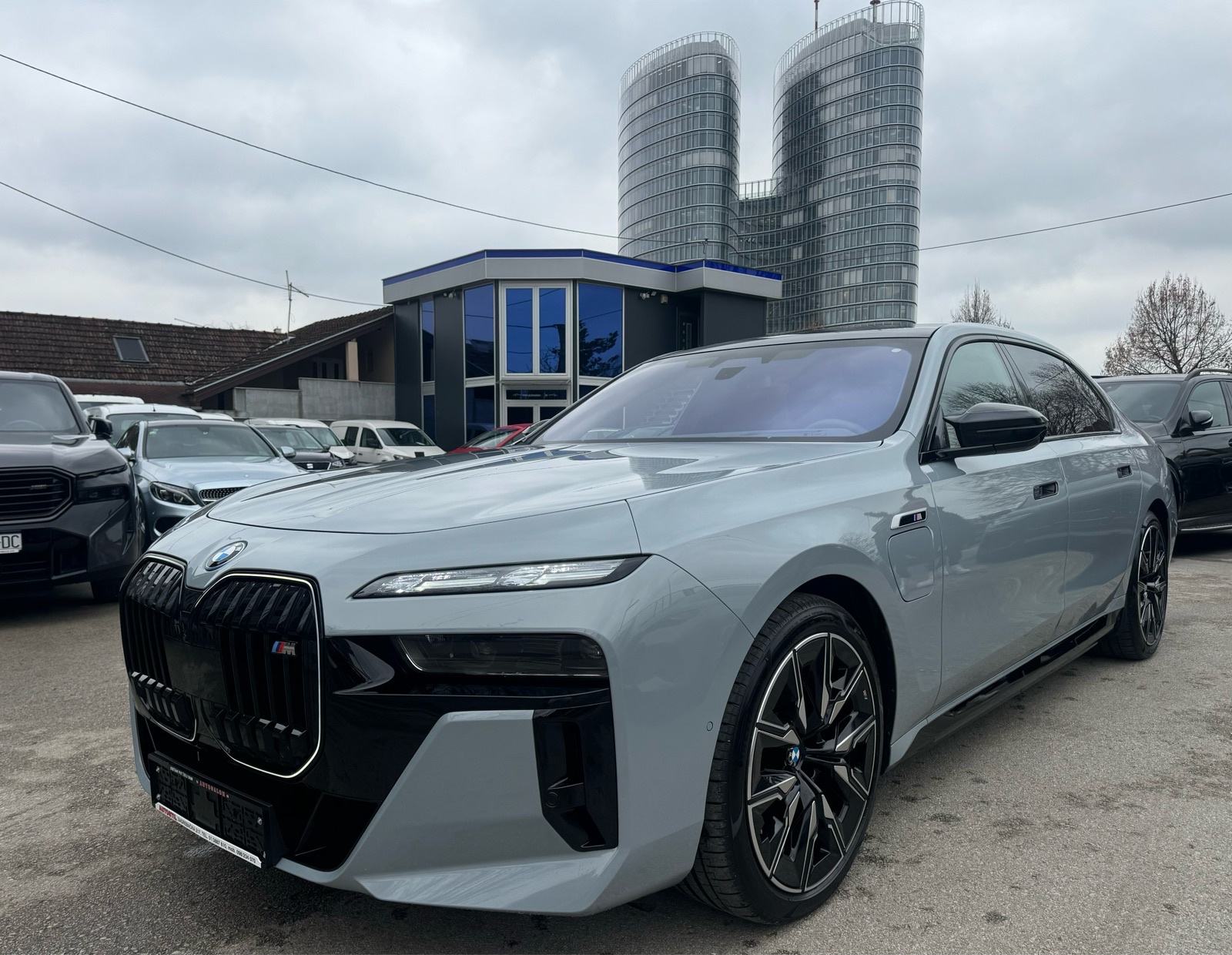 BMW M760e Xdrive **M SPORT PRO**EXECUTIVE LOUNGE**THEATRE SCREEN**FULL ...