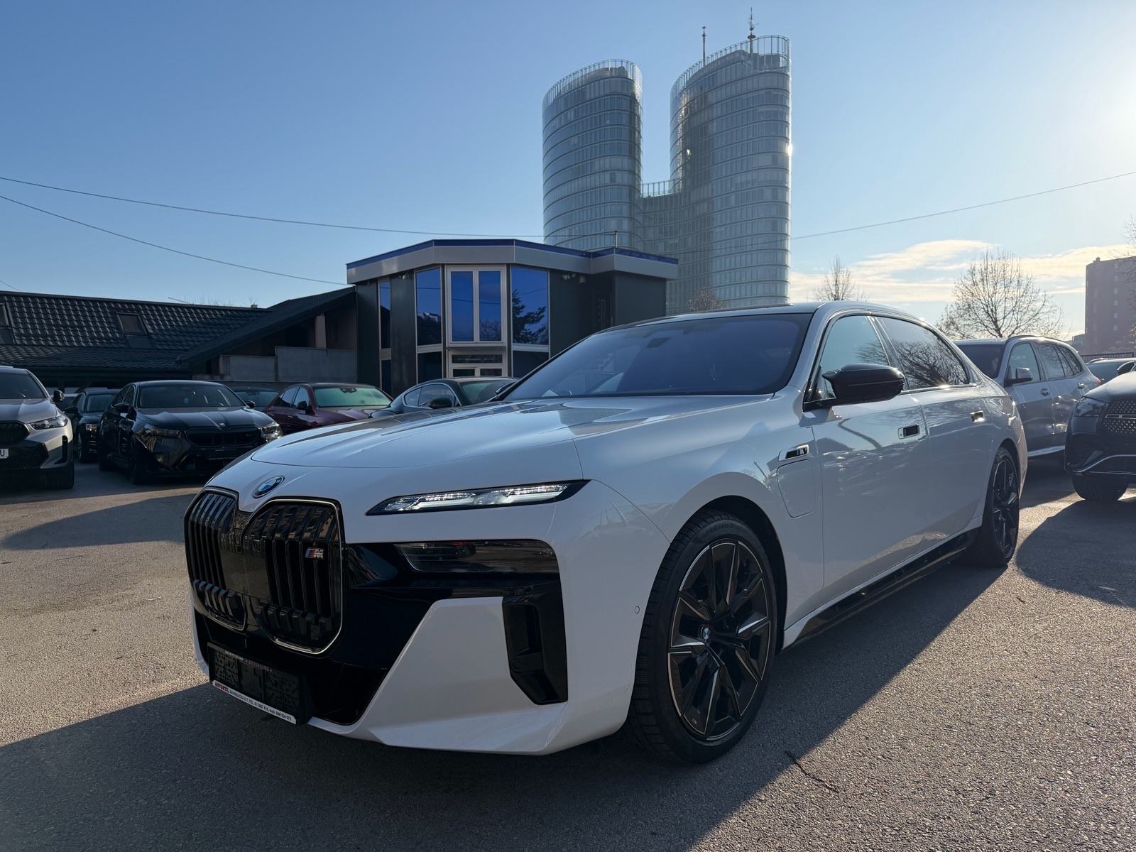 BMW M760e Xdrive M Sportpaket Pro **AUTOMATSKA VRATA**NOVO**, pogled izvana - slika 1