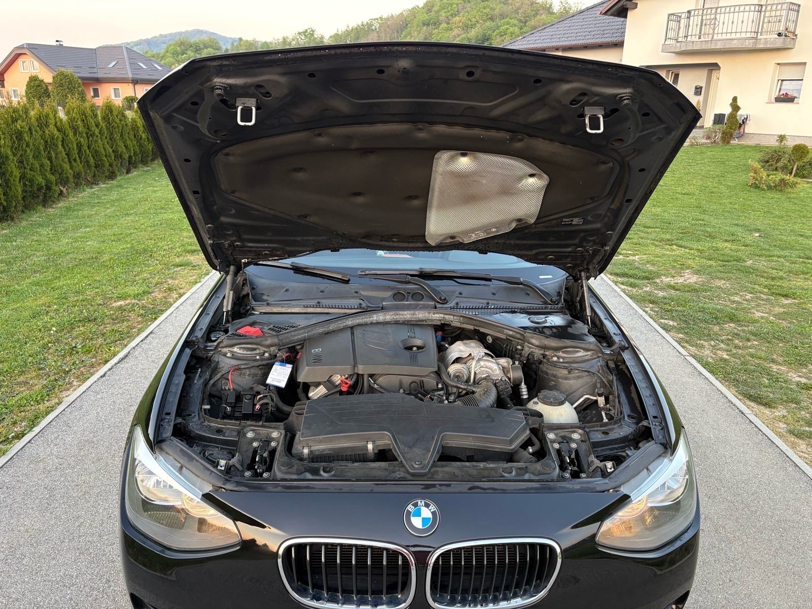 BMW serija 1 1,6i *KLIMA*REGISTRACIJA GODINU DANA*6 Brzina*Metalik*, fotografija 16
