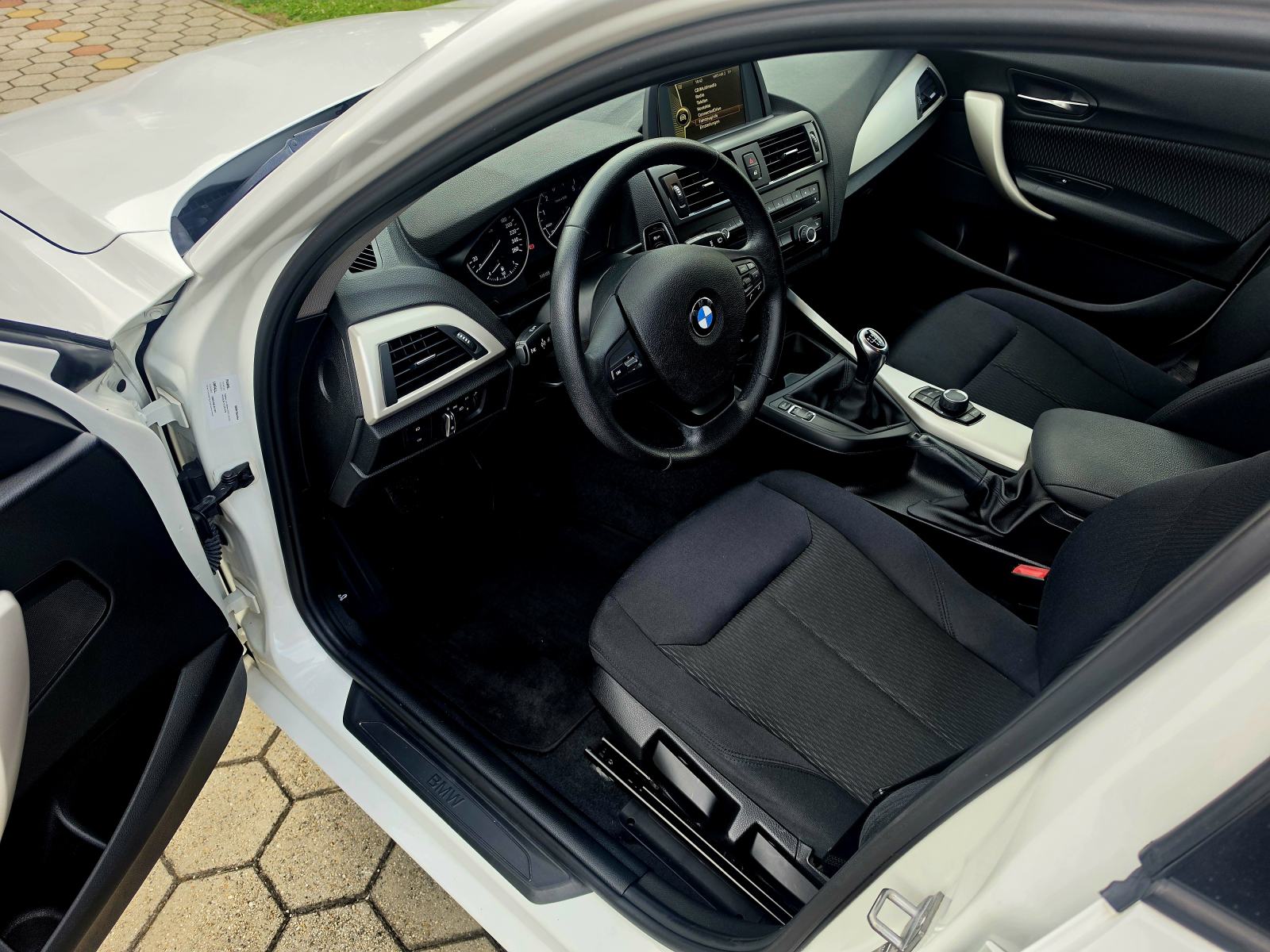 BMW serija 1 114i 1.6 BENZIN,,ODLIČAN,,SERVISNA,,149488KM, fotografija 12