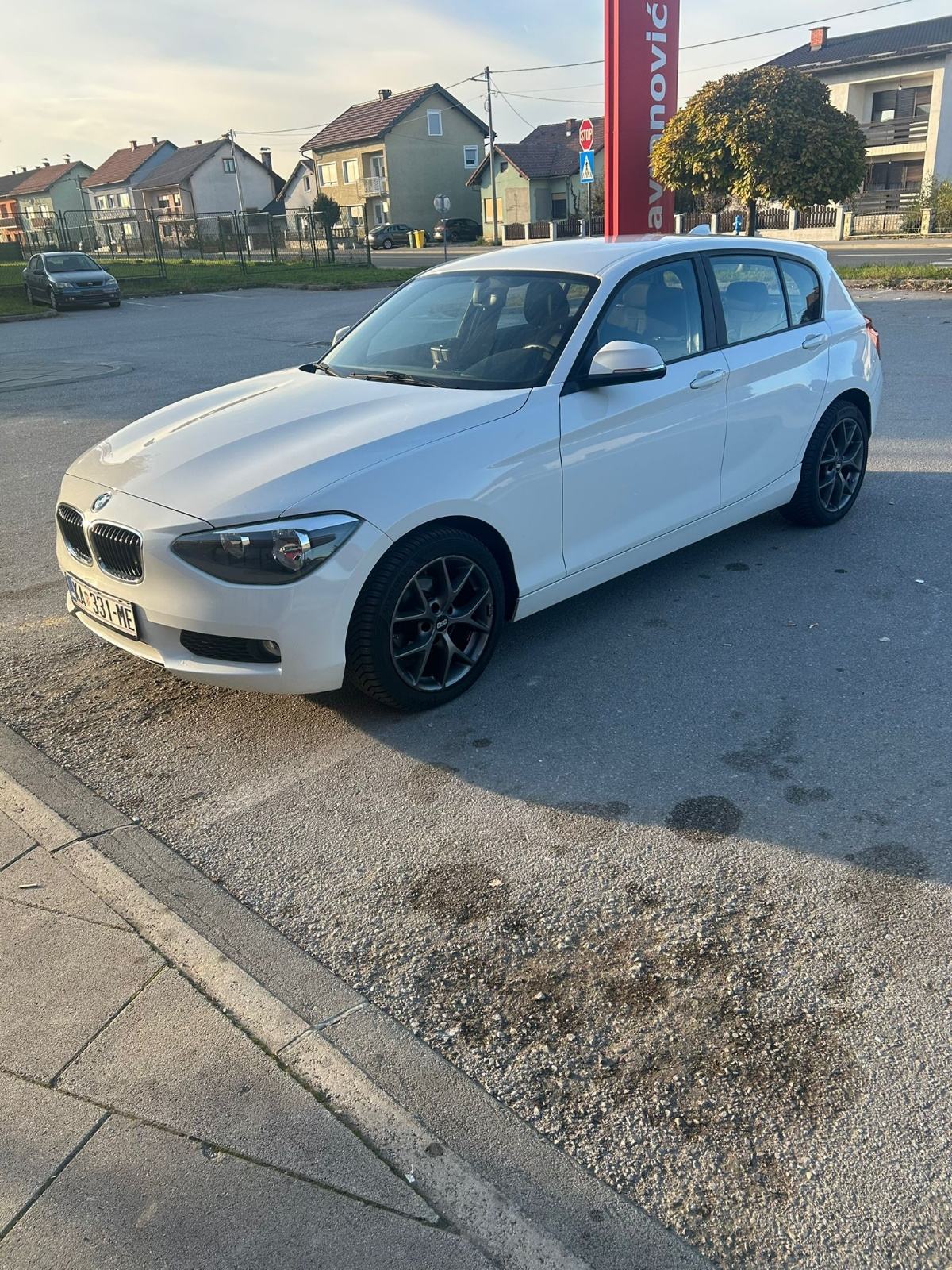 BMW serija 1 114i, fotografija 1