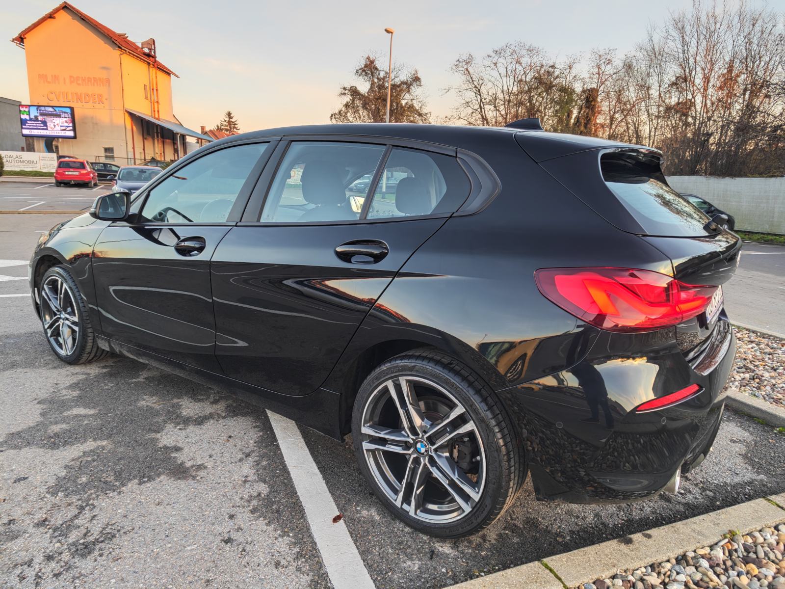 BMW serija 1 116d AUTOMATIK LED KAMERA ALU 18 REG GOD DAN JAMSTVO 12MJ, fotografija 7