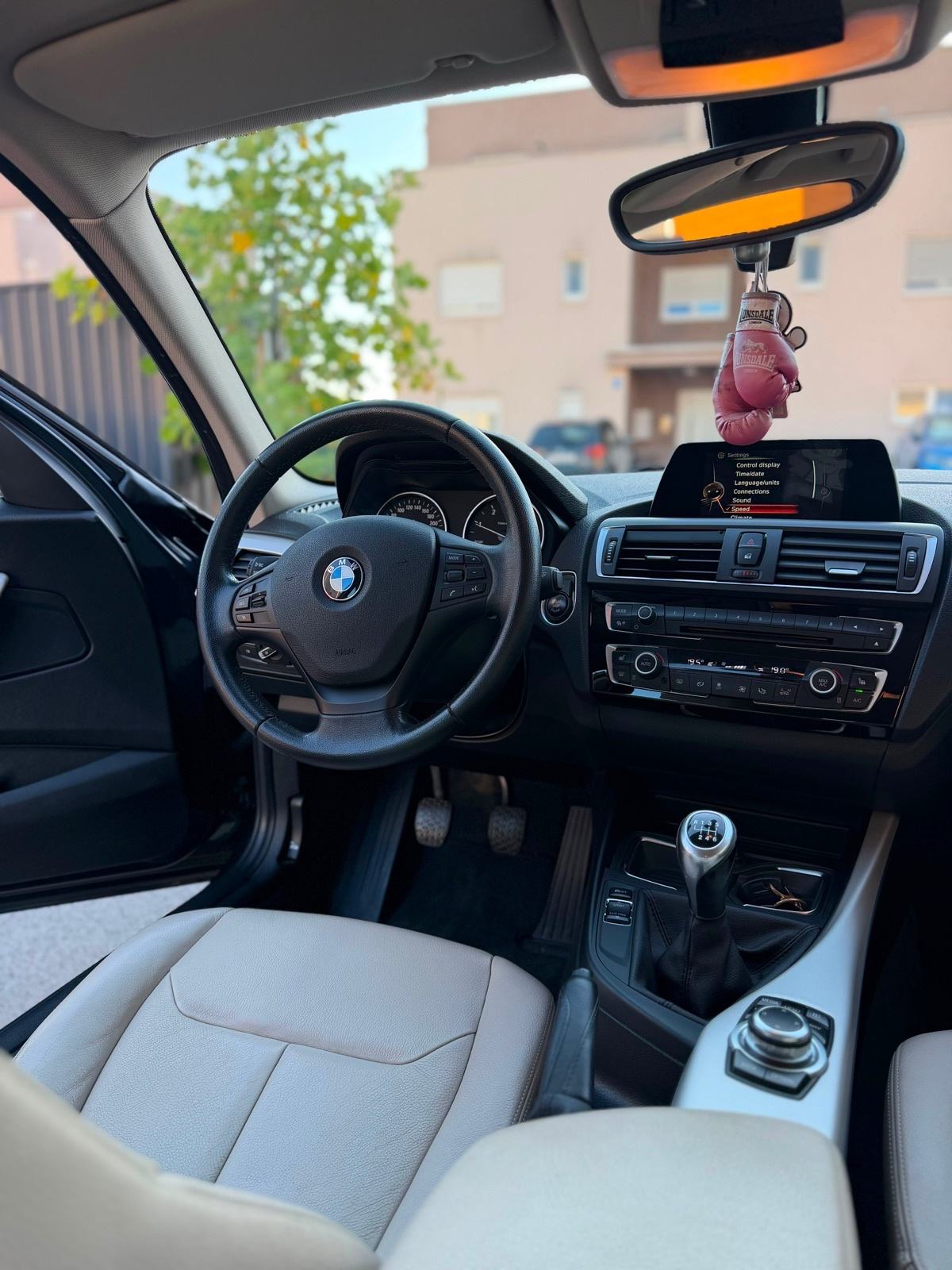 BMW serija 1 116d LED, KOŽA, NAVIGACIJA, REG. 1/2027., fotografija 6