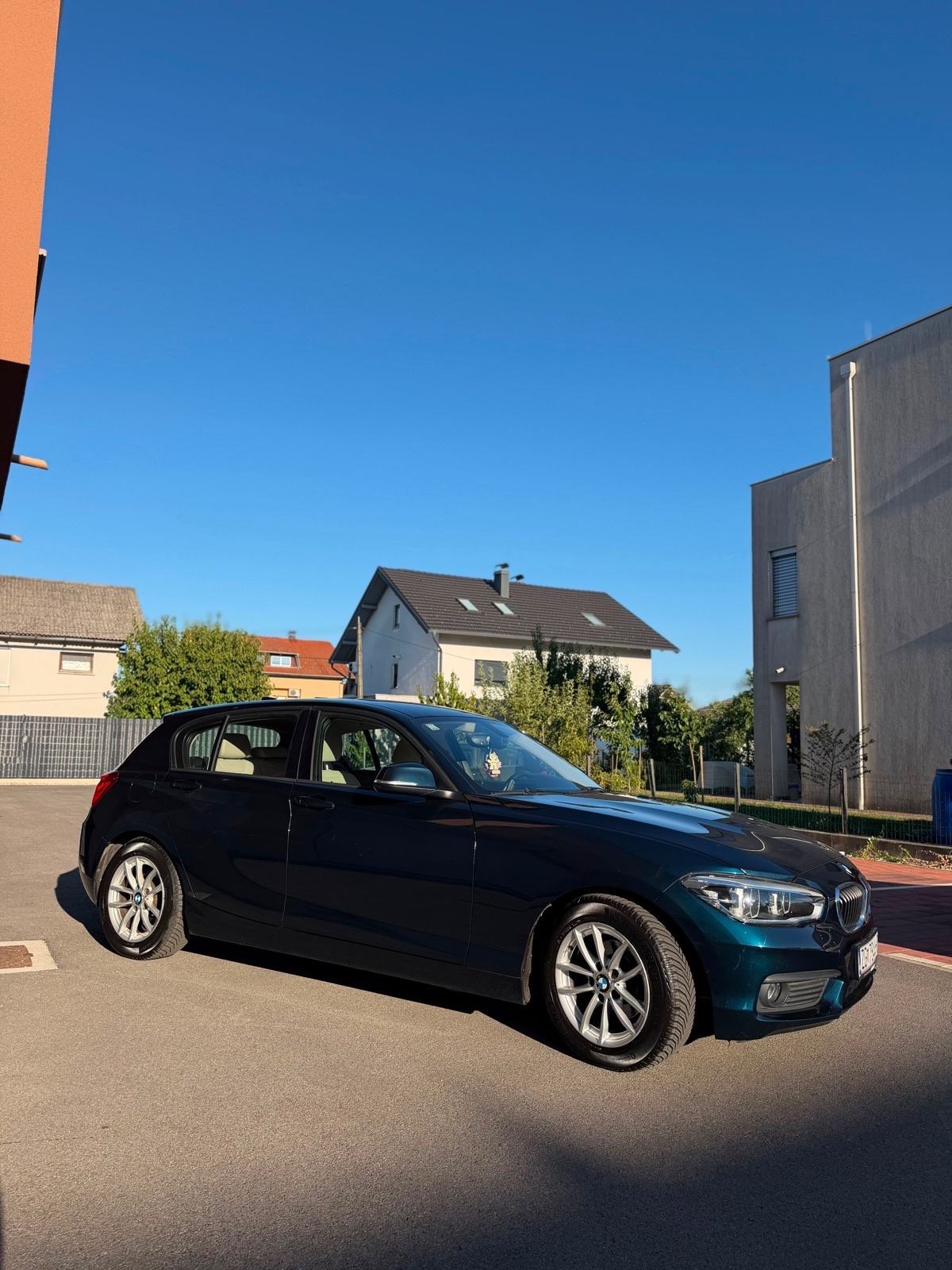BMW serija 1 116d LED, KOŽA, NAVIGACIJA, REG. 1/2027., fotografija 4