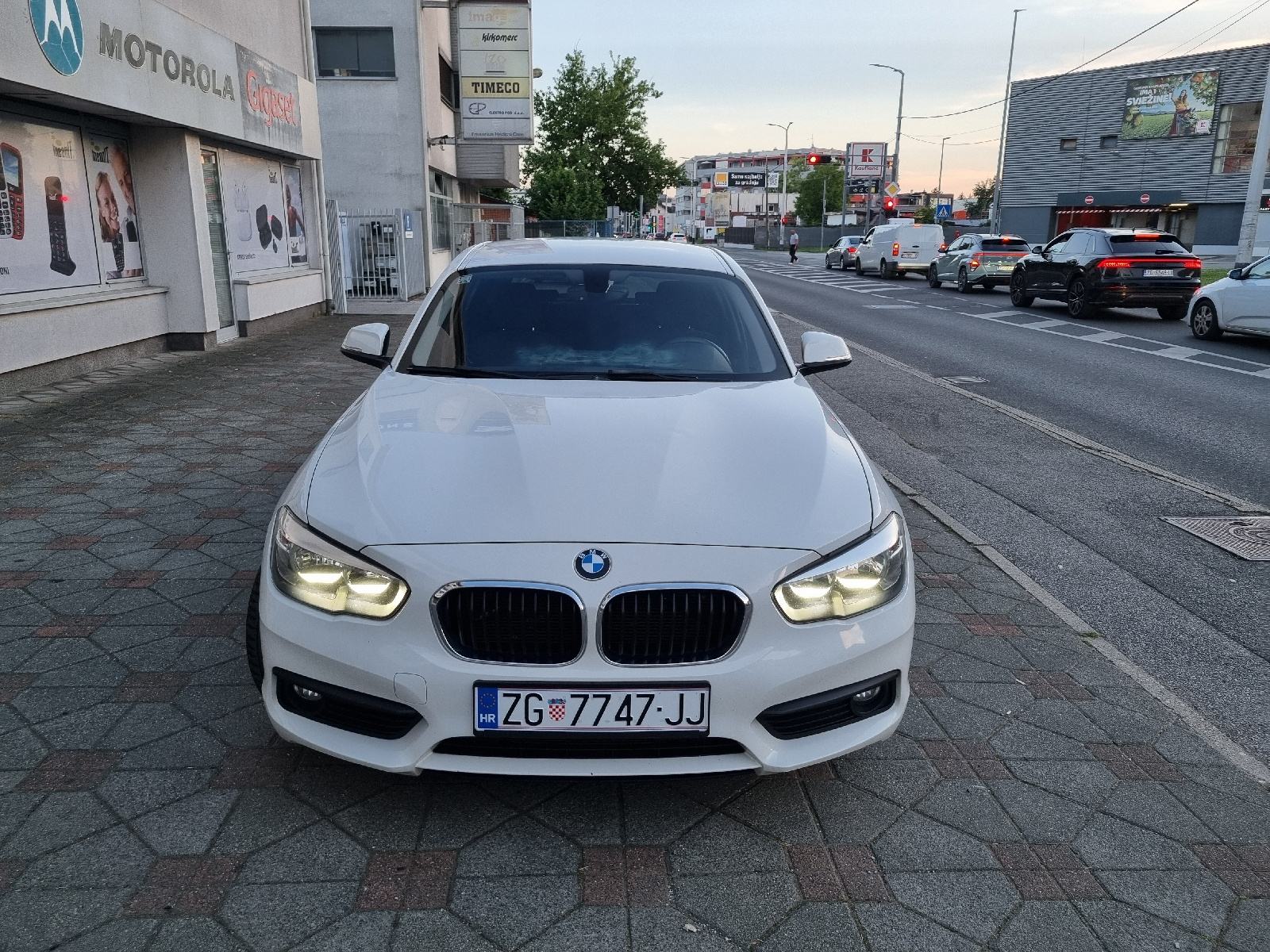 BMW SERIJA 1 116d-NAVIGACIJA-GRIJANJE SJEDALA-PARK SENZOR-REG 11/2026, pogled izvana - slika 4