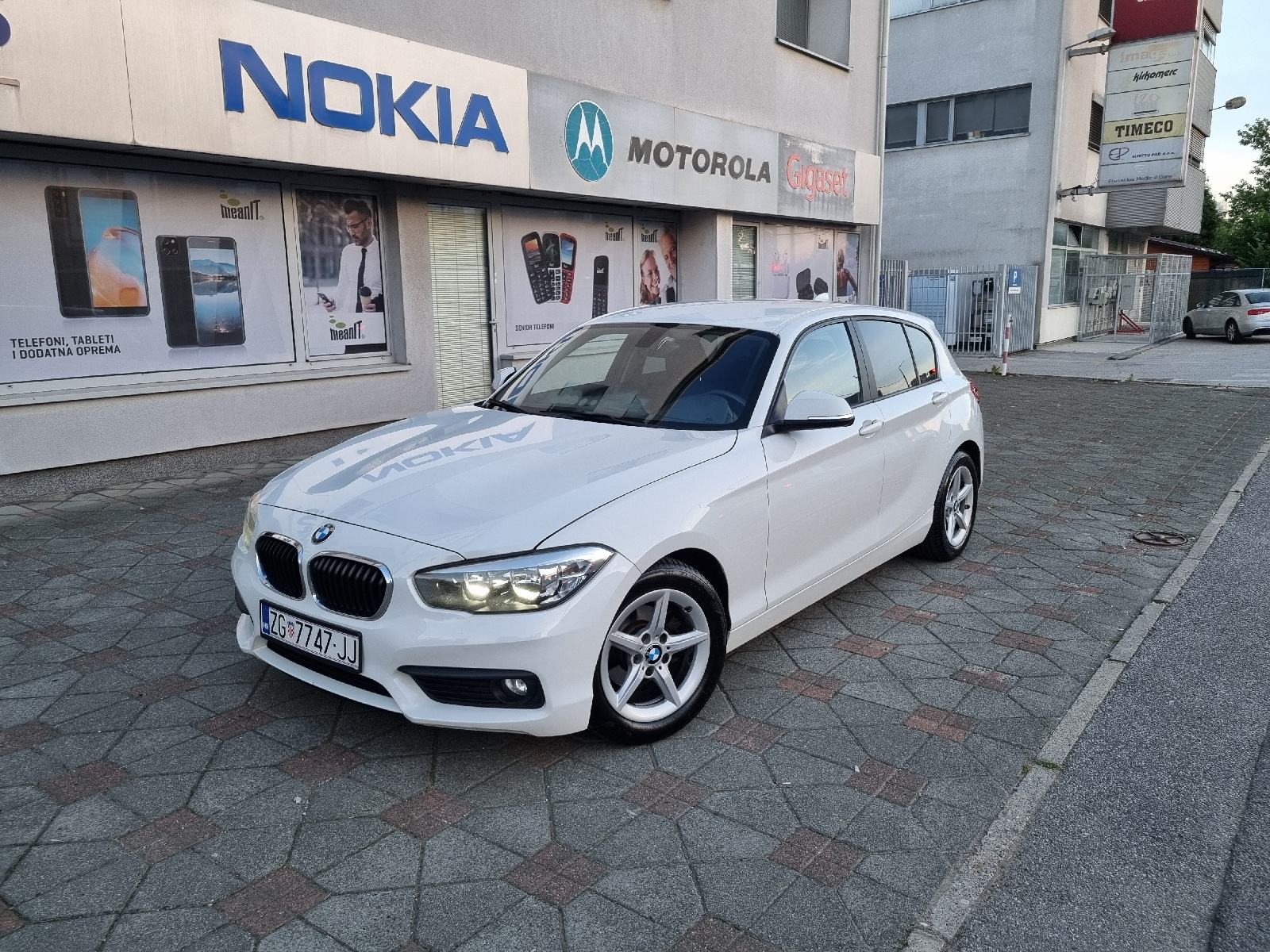 BMW SERIJA 1 116d-NAVIGACIJA-GRIJANJE SJEDALA-PARK SENZOR-REG 11/2026, pogled izvana - slika 1