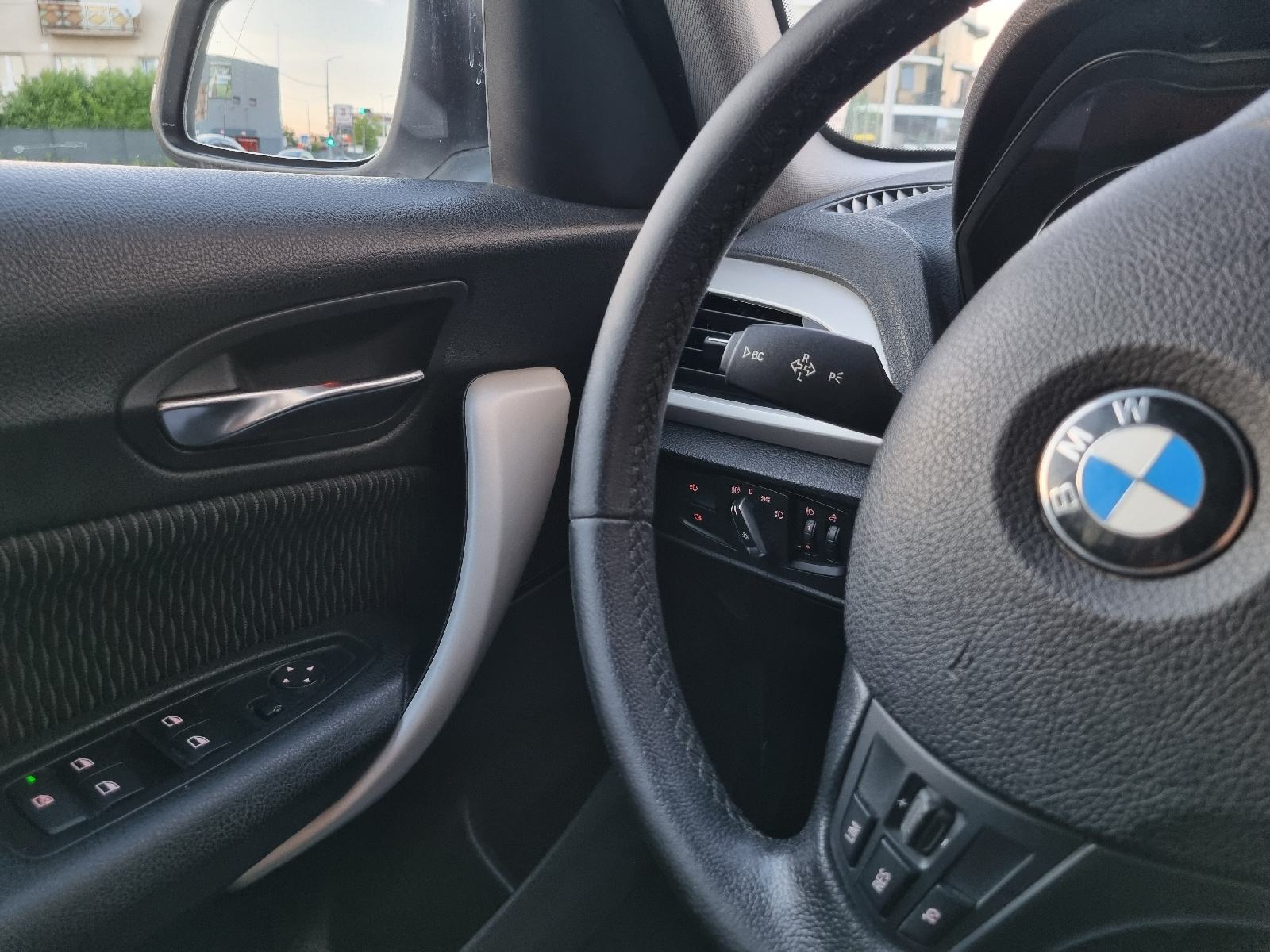 BMW SERIJA 1 116d-NAVIGACIJA-GRIJANJE SJEDALA-PARK SENZOR-REG 11/2026, fotografija 16