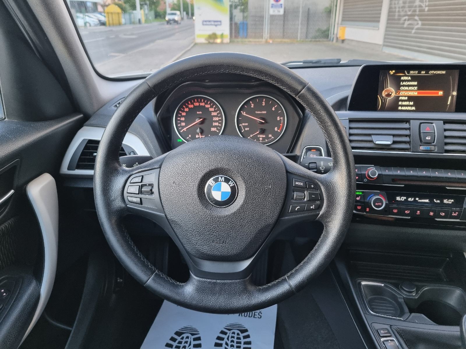 BMW SERIJA 1 116d-NAVIGACIJA-GRIJANJE SJEDALA-PARK SENZOR-REG 11/2026, fotografija 15