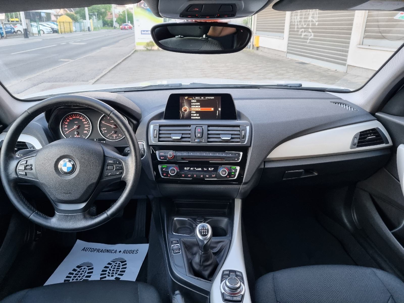 BMW SERIJA 1 116d-NAVIGACIJA-GRIJANJE SJEDALA-PARK SENZOR-REG 11/2026, fotografija 14