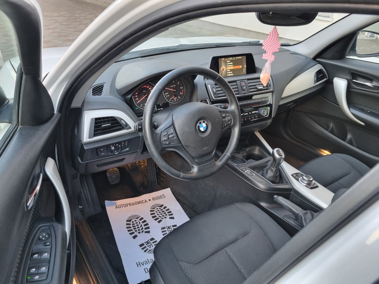 BMW SERIJA 1 116d-NAVIGACIJA-GRIJANJE SJEDALA-PARK SENZOR-REG 11/2026, fotografija 12