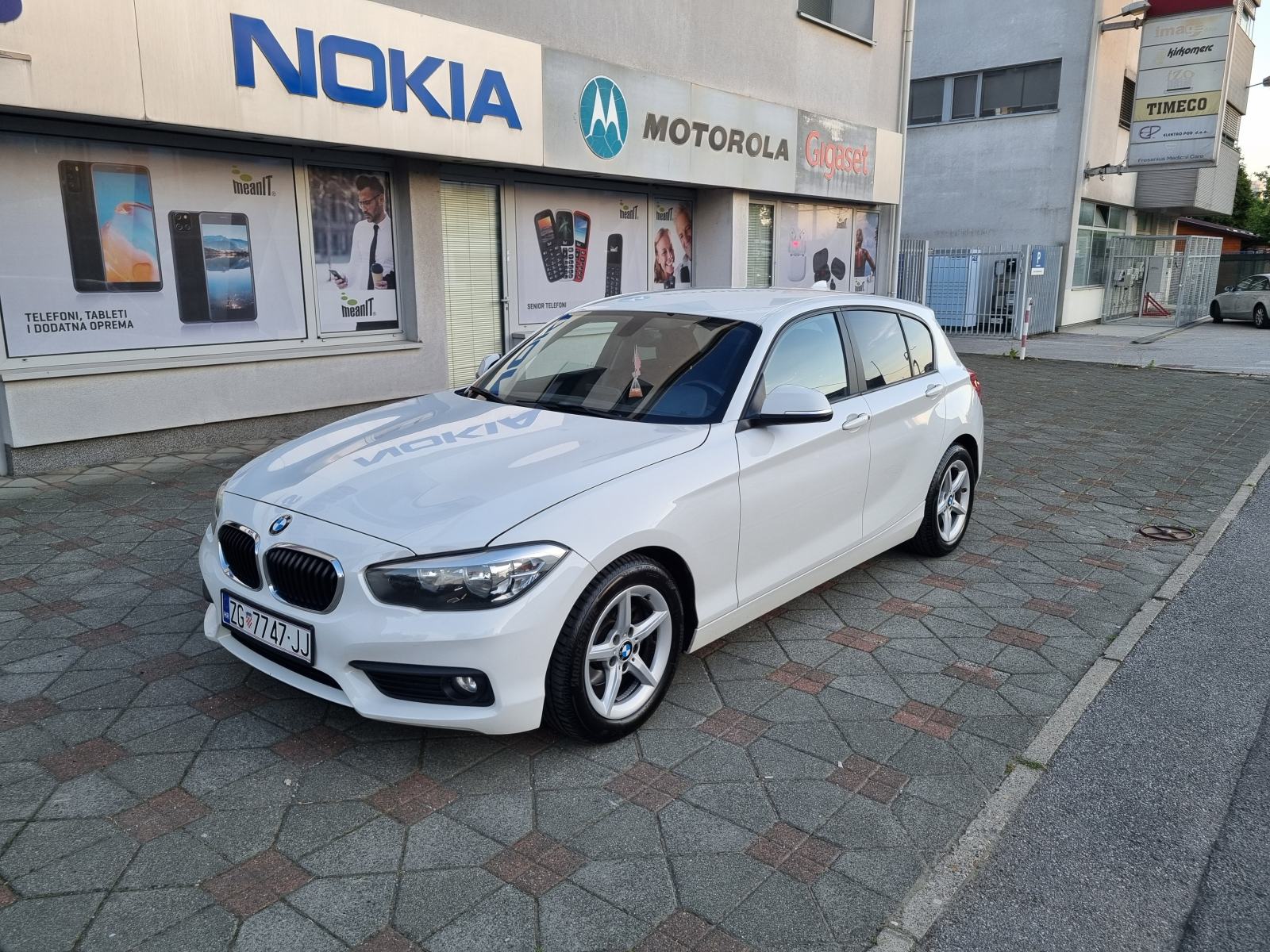 BMW SERIJA 1 116d-NAVIGACIJA-GRIJANJE SJEDALA-PARK SENZOR-REG 11/2026, pogled izvana - slika 2