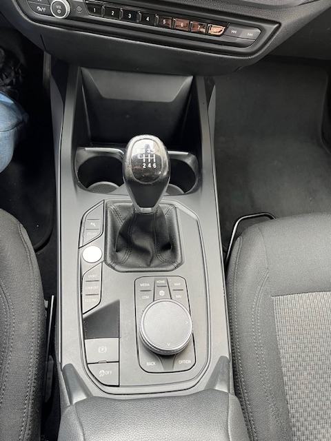 BMW serija 1 116d Advantage, 11/2019, 130500 km, novi model, NAVI,ALU, fotografija 16