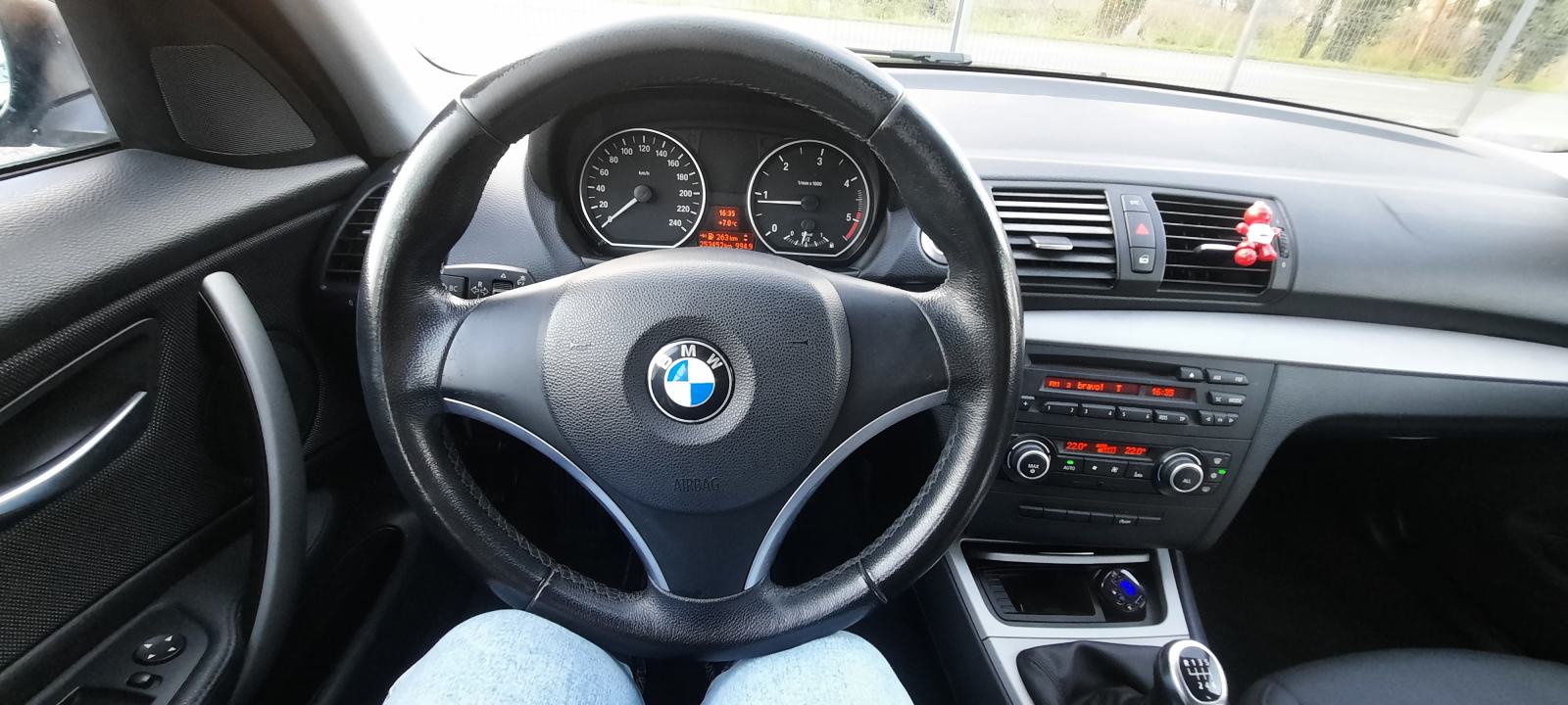 BMW serija 1 116d- SERVISIRAN, ODLIČAN, fotografija 11