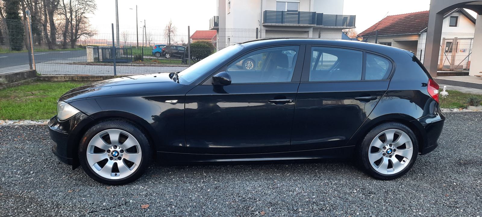 BMW serija 1 116d- SERVISIRAN, ODLIČAN, fotografija 6