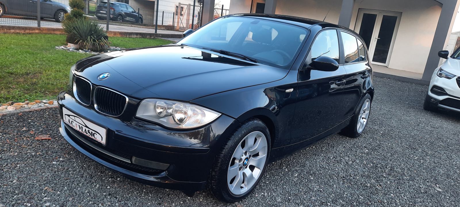 BMW serija 1 116d- SERVISIRAN, ODLIČAN, fotografija 7