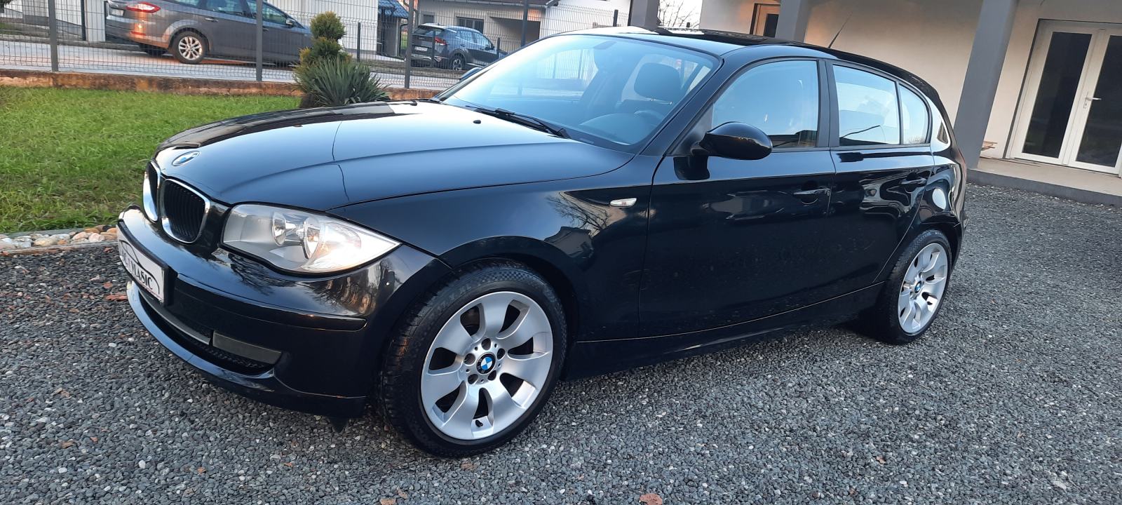 BMW serija 1 116d- SERVISIRAN, ODLIČAN, fotografija 2
