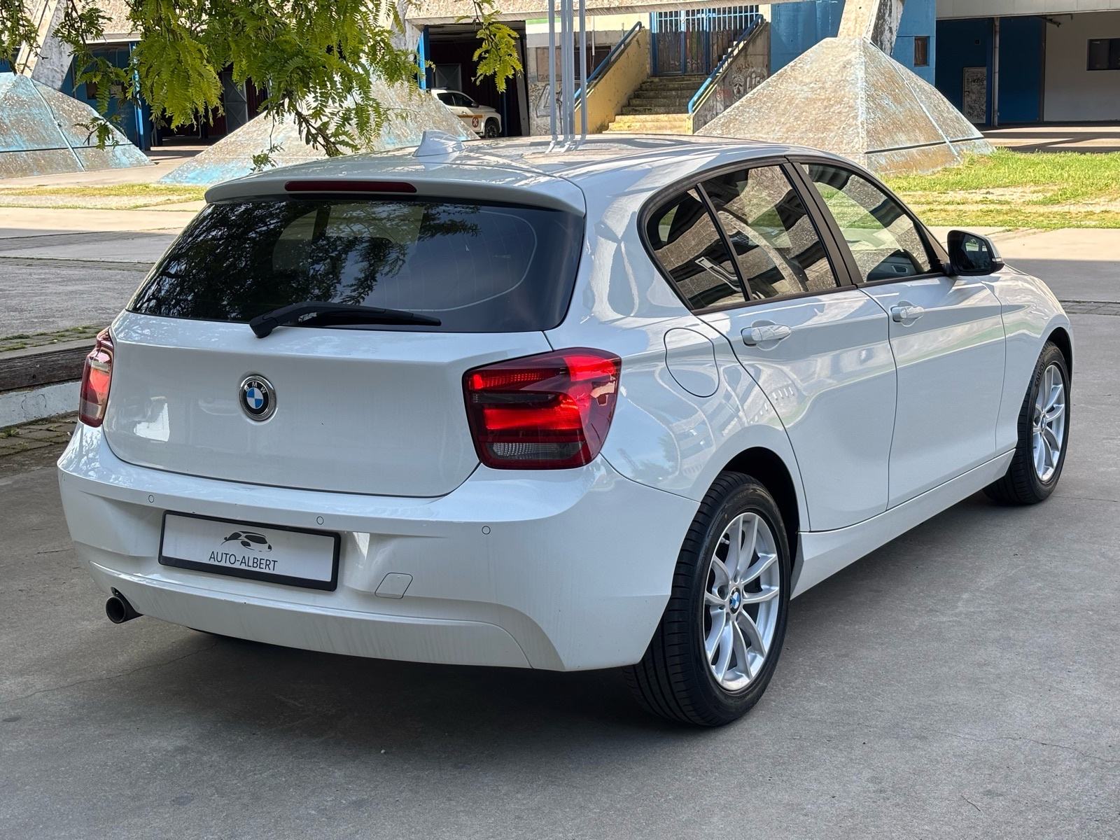 BMW serija 1 116d, TEMPOMAT, NAVI., PDC, SERVISNA, KREDIT JAMSTVO ✅️, fotografija 4