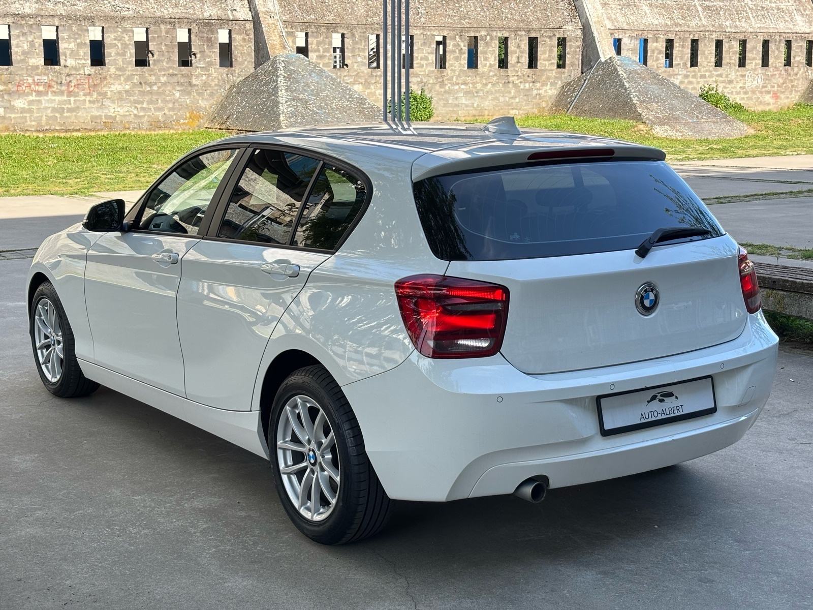 BMW serija 1 116d, TEMPOMAT, NAVI., PDC, SERVISNA, KREDIT JAMSTVO ✅️, fotografija 6